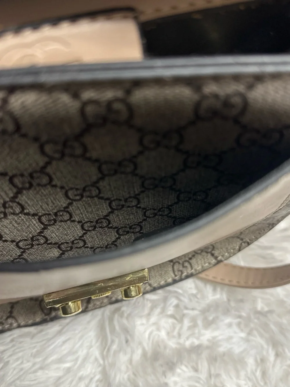 Gucci compact key